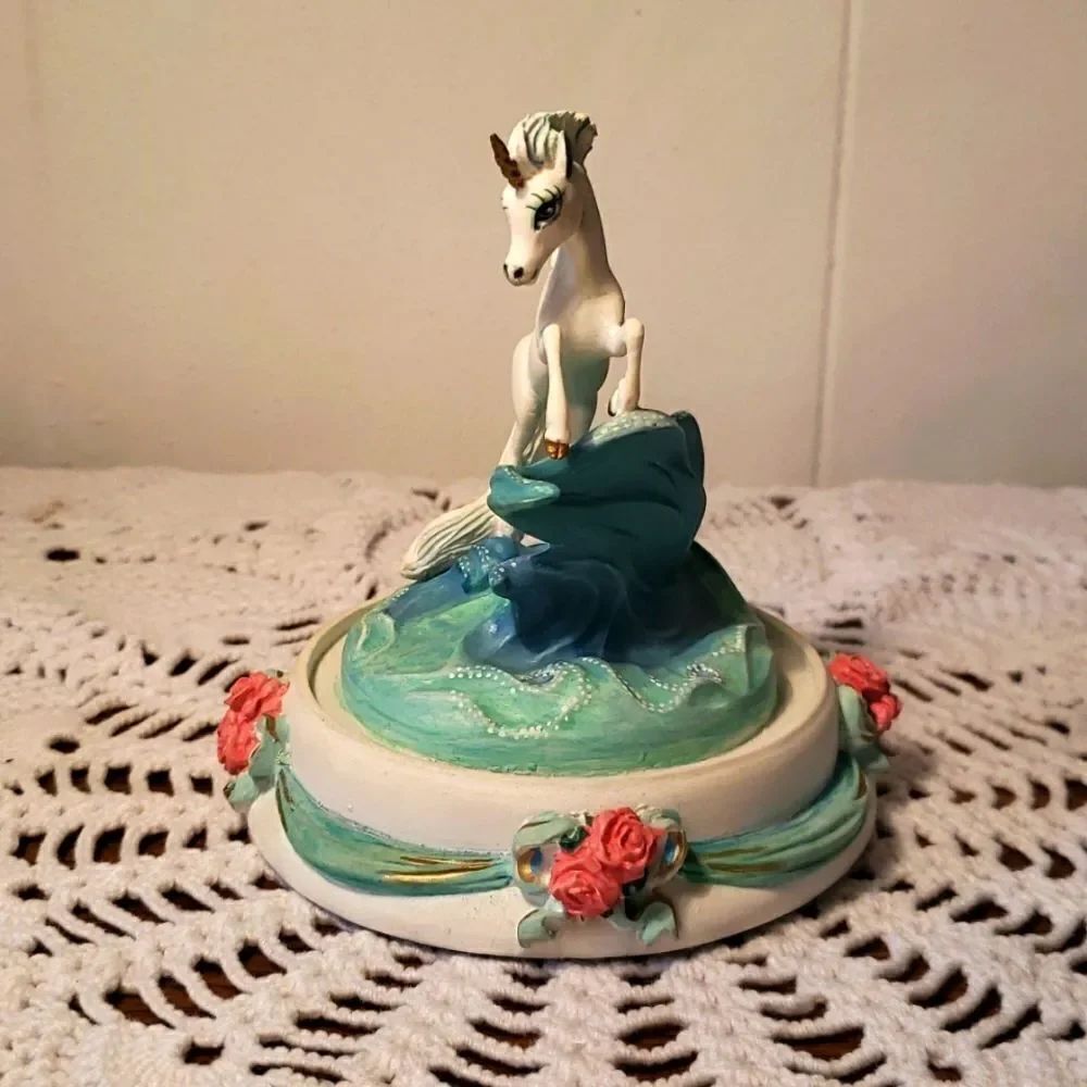 Vintage The Franklin Mint "Unicorn of Beauty" Hand-Painted Collectible Figurine - Picture 4 of 6